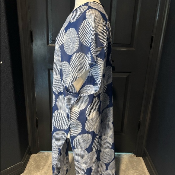 Knix Blue and White Patterned Kimono - Picture 2 of 5
